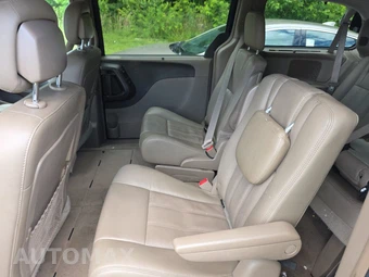 2016 Chrysler Town & Country Touring L Anniversary Edition 121.2" WB – miniatura 13