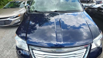 2016 Chrysler Town & Country Touring L Anniversary Edition 121.2" WB – miniatura 34