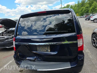 2016 Chrysler Town & Country Touring L Anniversary Edition 121.2" WB – miniatura 5