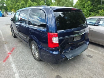 2016 Chrysler Town & Country Touring L Anniversary Edition 121.2" WB – miniatura 6
