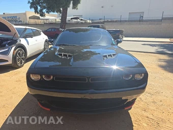 2016 Dodge Challenger SXT – miniatura 2
