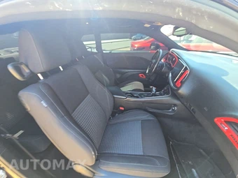 2016 Dodge Challenger SXT – miniatura 8