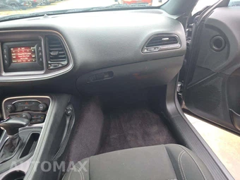 2016 Dodge Challenger SXT – miniatura 18