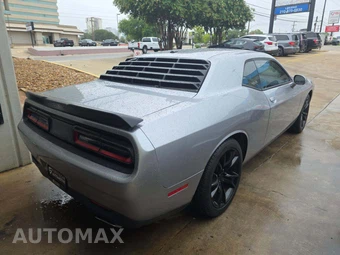 2016 Dodge Challenger SXT – miniatura 3