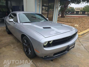 2016 Dodge Challenger SXT – miniatura 4