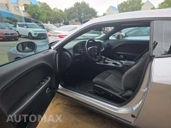 2016 Dodge Challenger SXT – miniatura 6
