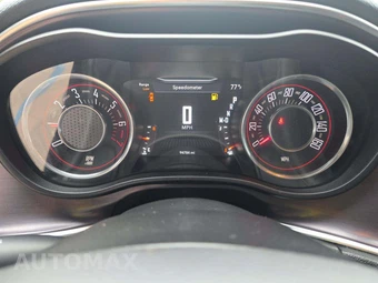 2016 Dodge Challenger SXT – miniatura 9