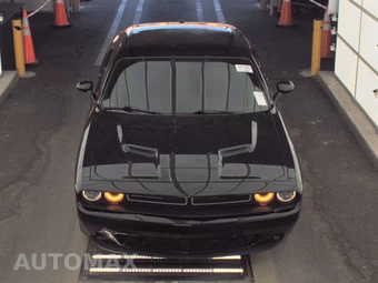2016 Dodge Challenger SXT – miniatura 2