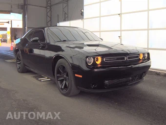 2016 Dodge Challenger SXT – miniatura 3