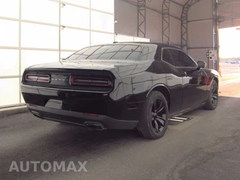 2016 Dodge Challenger SXT – miniatura 4