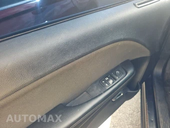 2016 Dodge Challenger SXT – miniatura 9