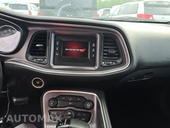2016 Dodge Challenger SXT – miniatura 11