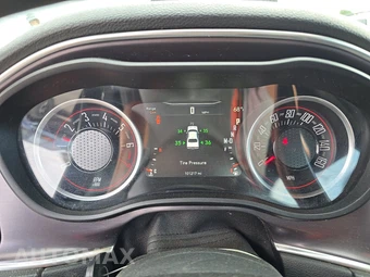 2016 Dodge Challenger SXT – miniatura 12