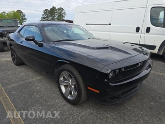 2016 Dodge Challenger SXT – miniatura 3