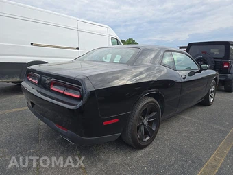 2016 Dodge Challenger SXT – miniatura 4