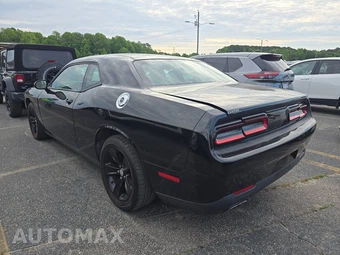2016 Dodge Challenger SXT – miniatura 6