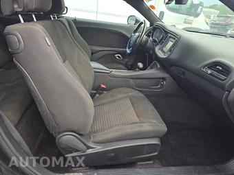 2016 Dodge Challenger SXT – miniatura 8