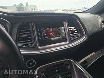 2016 Dodge Challenger SXT – miniatura 11