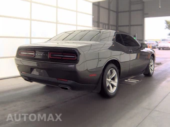 2016 Dodge Challenger SXT – miniatura 4