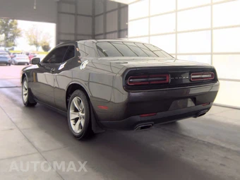 2016 Dodge Challenger SXT – miniatura 6