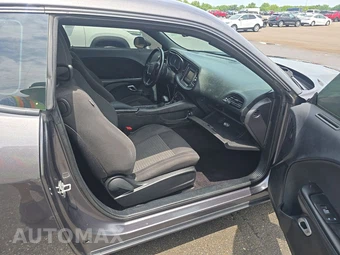 2016 Dodge Challenger SXT – miniatura 8
