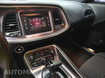 2016 Dodge Challenger SXT - miniatura 11