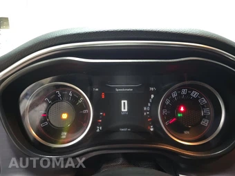2016 Dodge Challenger SXT - miniatura 12