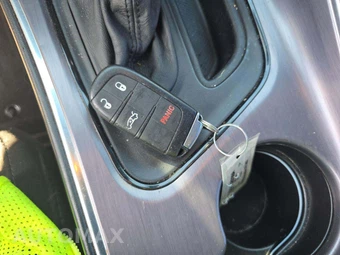 2016 Dodge Challenger SXT - miniatura 5