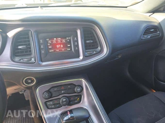 2016 Dodge Challenger SXT - miniatura 7