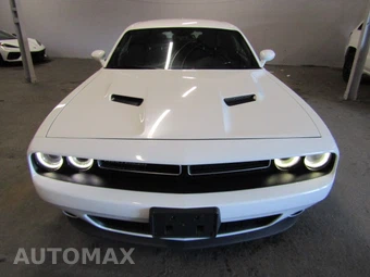 2016 Dodge Challenger SXT – miniatura 2