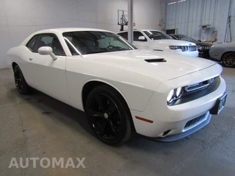 2016 Dodge Challenger SXT – miniatura 3