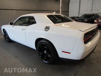 2016 Dodge Challenger SXT – miniatura 4