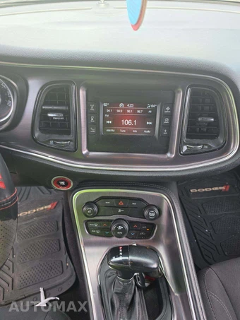2016 Dodge Challenger SXT – miniatura 10