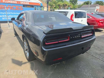 2016 Dodge Challenger SXT – miniatura 2