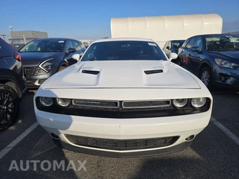 2016 Dodge Challenger SXT Plus – miniatura 2