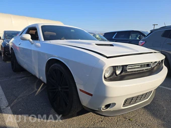 2016 Dodge Challenger SXT Plus – miniatura 3