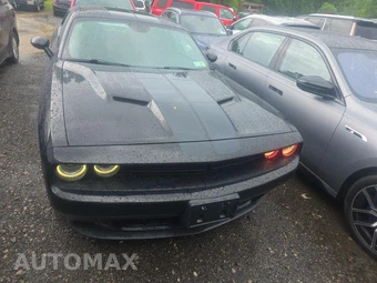 2016 Dodge Challenger SXT Plus – miniatura 2