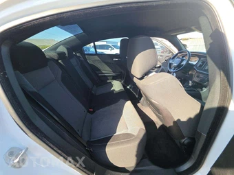 2016 Dodge Charger R/T – miniatura 16