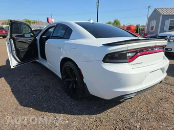 2016 Dodge Charger R/T – miniatura 2