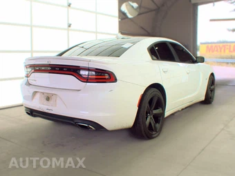 2016 Dodge Charger R/T – miniatura 4