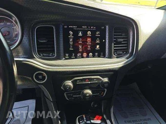 2016 Dodge Charger SXT – miniatura 10