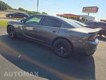 2016 Dodge Charger SXT – miniatura 2