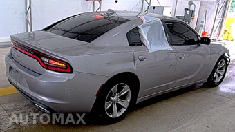 2016 Dodge Charger SXT – miniatura 4