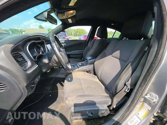2016 Dodge Charger SXT – miniatura 3