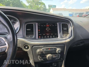 2016 Dodge Charger SXT – miniatura 7