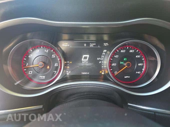 2016 Dodge Charger SXT – miniatura 6