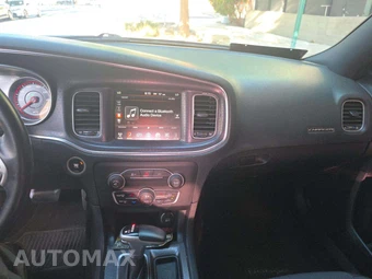2016 Dodge Charger SXT – miniatura 7