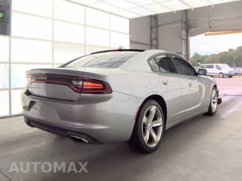 2016 Dodge Charger SXT – miniatura 4