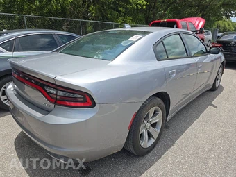 2016 Dodge Charger SXT – miniatura 4