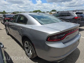 2016 Dodge Charger SXT – miniatura 6